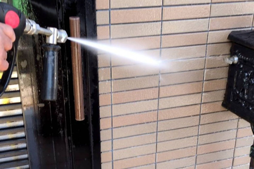 LINE_ALBUM_沼田様邸 高圧洗浄_記事用.jpg