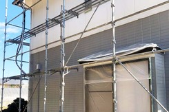 外壁屋根塗装 石岡市サイディングボード壁塗装(下~上塗り)