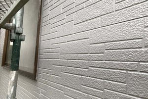 外壁屋根塗装　水戸市　サイディングボード壁塗装（壁の塗り）