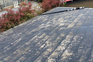  屋根塗装　八千代町　コロニアル屋根塗装（下塗り）