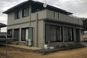 外壁塗装 茨城県潮来市 サイディング壁スレート屋根塗装(施工前)